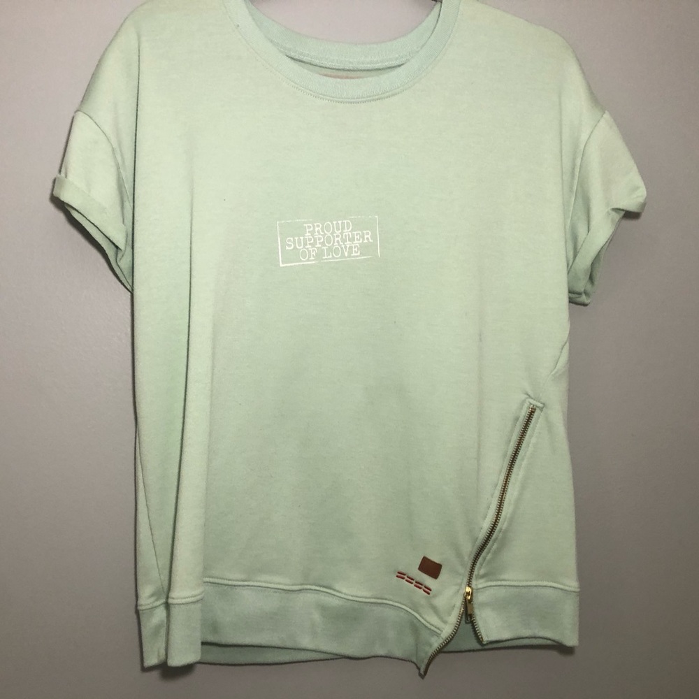 cute top "proud supporter of love" + side zipper